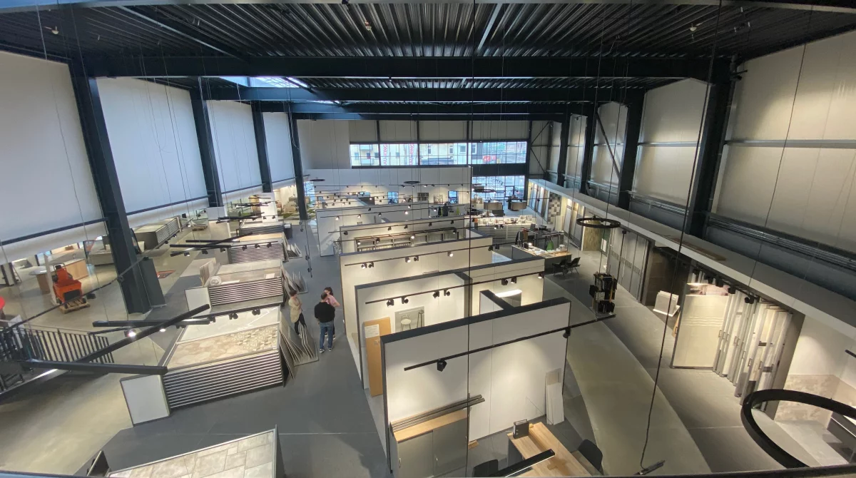 Blick von oben auf die Ausstellung